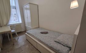 Room With Privat Shower In 3 Rooms Apartment