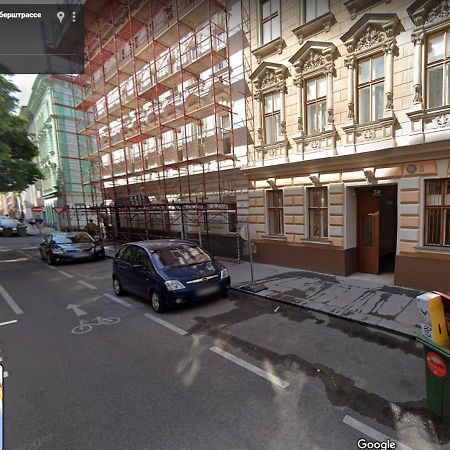 Room With Privat Shower In 3 Rooms Apartment Vienna Esterno foto